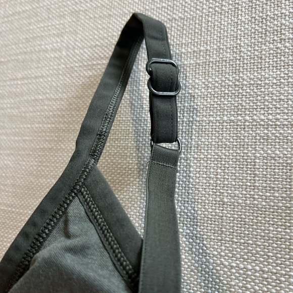 New! Spanx Soft Stretch Seamless Low Impact Sports Bra! - Picture 2 of 6